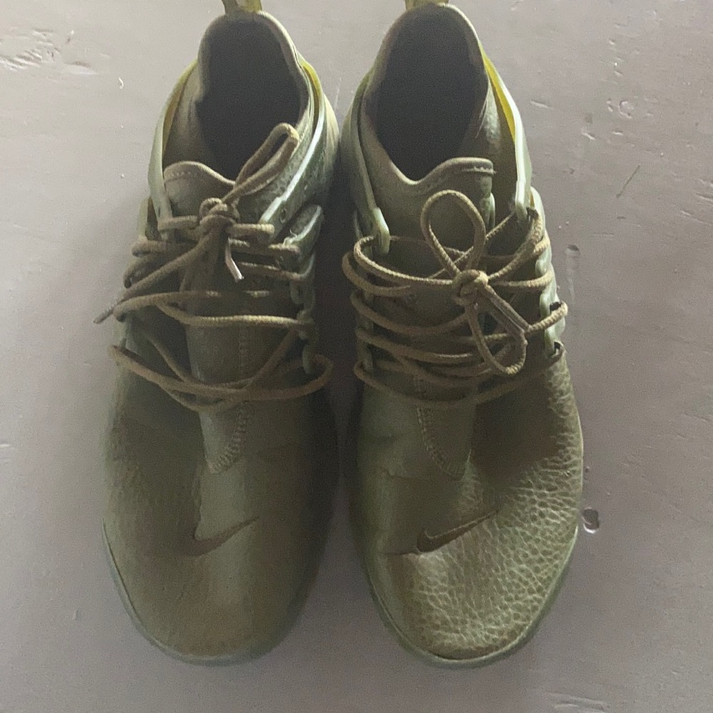 Limited release Army green Nike Presto Size 10 Women’s